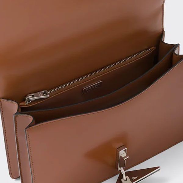 人気プラダ コピー エンブレムブラッシュドレザー バッグ 1BD321_ZO6_F02SB_V_OTO